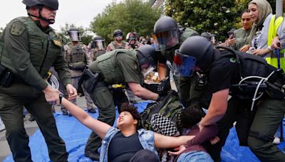 Police breaking up UT Dallas students’ encampment, arrests begin