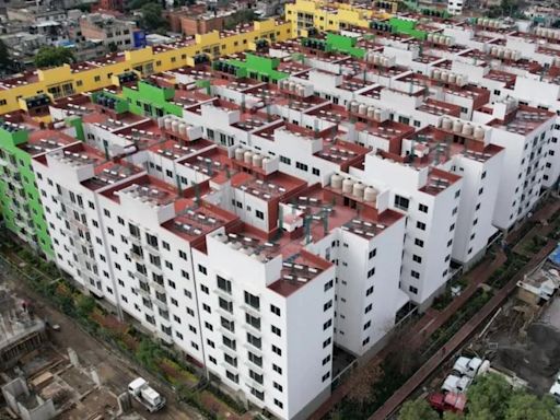 Martí Batres inaugura unidad habitacional “sustentable” en Iztapalapa: tiene sistema pluvial y calentadores solares