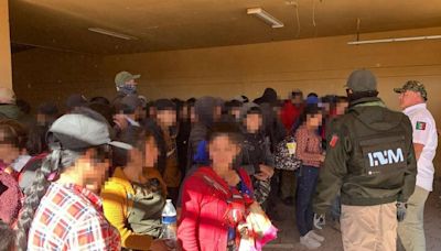 Hallan a 101 personas migrantes en casa de Santa Ana, Sonora