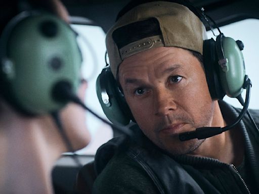 Mark Wahlberg Plays Psychotic Mob Hitman in Mel Gibson’s ‘Flight Risk’ Trailer