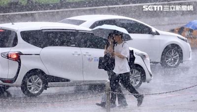 快訊／趕快躲雨！雙北等「16縣市」大雨特報 一路下到晚上