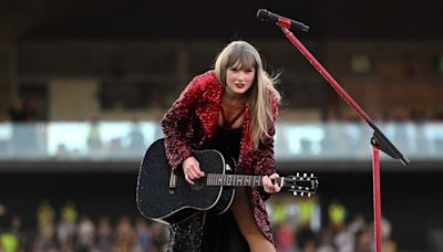 Taylor Swift’s Expression Immediately Changed Mid-Song as She Noticed Someone Needed Help