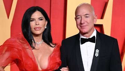 Jeff Bezos supports fiance Lauren Sanchez with sweet Amazon book review