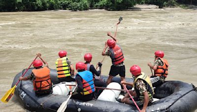 尼泊爾暴雨引發土石流！兩輛巴士共66人被沖入河
