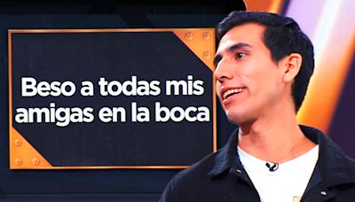 Besa a todas sus amigas en la boca y así quiere conquistar a Addy | La Caja de los Secretos