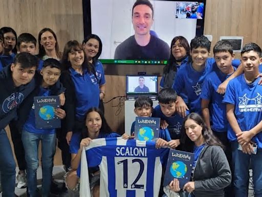 Lionel Scaloni desató la emoción de chicos de una ONG de Santa Fe: "los sueños están para cumplirse"