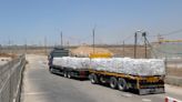 Oxfam: solo 216 camiones de ayuda humanitaria entraron a Gaza por Kerem Shalom este mes