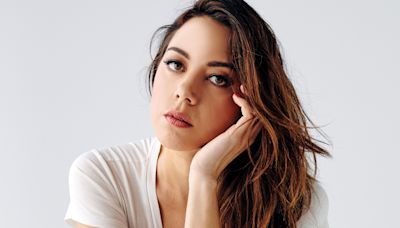 Aubrey Plaza Injures Knee Playing Basketball During WNBA Weekend