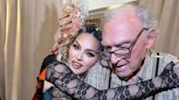 Madonna comemora aniversário de 93 anos do pai com fotos raras; veja