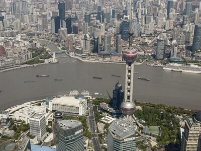 Rich Chinese spend millions on Shanghai's luxury property, defying crisis