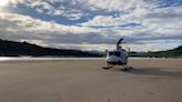 El 112 moviliza el helicóptero medicalizado para tratar de rescatar a dos surfistas en Suances