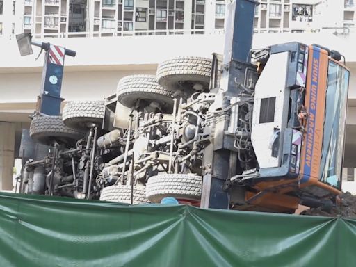 油麻地地盤吊臂車翻側 司機受傷送院