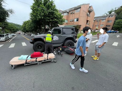 快訊/苗栗驚悚車禍！機車卡吉普車巨輪下 女騎士右膝、下嘴唇撕裂傷送醫