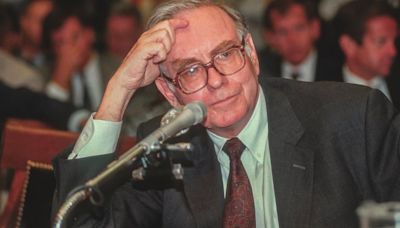 Warren Buffett Calls Short-Term Trading A 'Fool's Game' Warns Even Intelligent People Do Things That Are 'Totally...