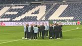 La charla de Tuchel a sus jugadores en el césped del Bernabéu