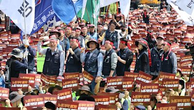 Manifestaciones, denuncias y vacaciones marcan el Día del Trabajador en Asia