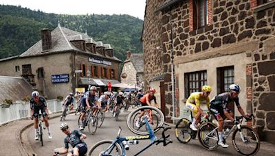 'No fractures' – Wout van Aert assesses damage from overcooked corner at Tour de France