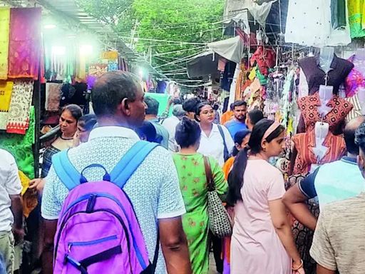 Hawkers Return to Gariahat and Hatibagan 48 Hours After Eviction Drive | Kolkata News - Times of India