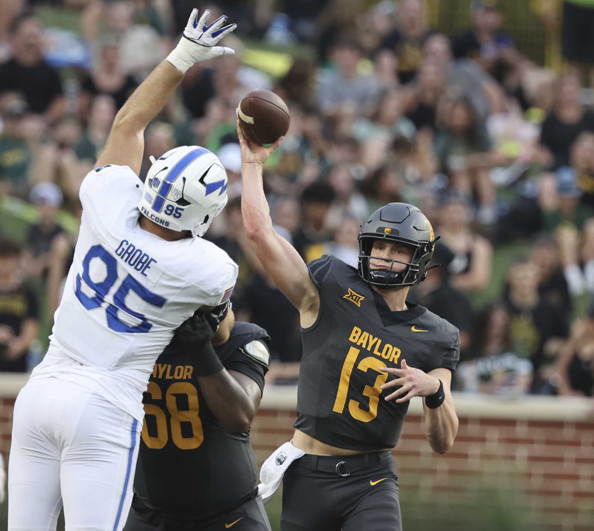 Baylor pulls away from Air Force in the 2nd half of a 31-3 victory