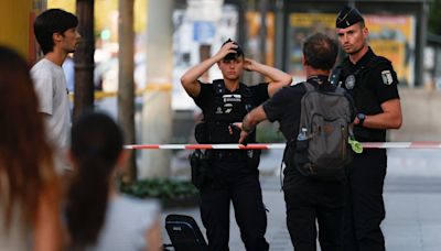 Apuñalan a un policía cerca de los Campos Elíseos de París