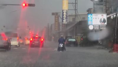 獨家／暴雨「措手不及」 台南安南區整排住家大淹水