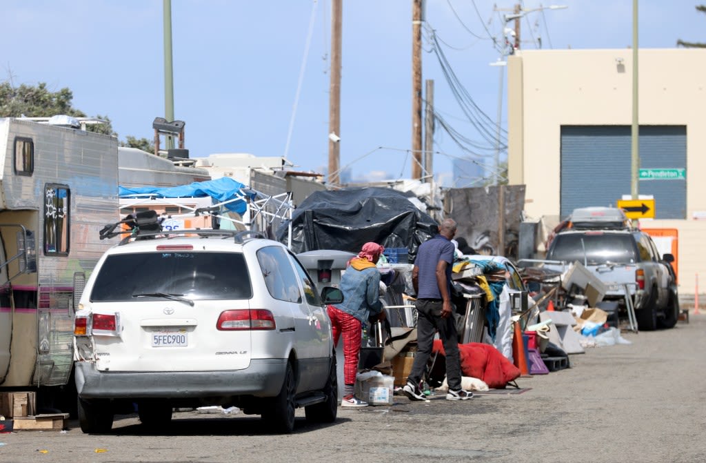 Oakland City Council agrees to relocate homeless shelter, extend local homeless emergency