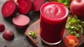 Éste es el poderoso y efectivo jugo rojo que te ayuda como multivitamínico para prevenir la anemia