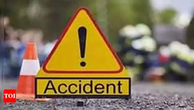 13 killed, 4 injured after van collides with lorry in Karnataka's Haveri | Bengaluru News - Times of India