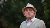 'My neighbours don't know who I am' - Nottinghamshire D-Day veteran says he feels forgotten by society