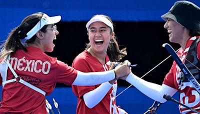 Ariadna Montiel felicita a equipo femenil de tiro con arco por bronce en París