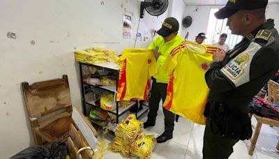 Incautan en Colombia mil camisetas falsificadas de equipo de fútbol (+ Foto) - Noticias Prensa Latina