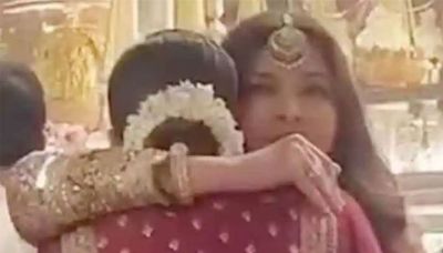 Video: Aishwarya Rai gets 'emotional' while hugging Deepika Padukone at Anant-Radhika's wedding