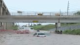 Decenas de autos terminan con el agua hasta el techo tras el impacto de Beryl por Rosenberg