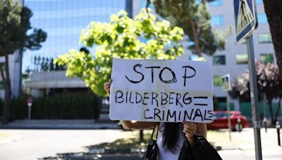 Sánchez y Albares dan el toque oficial con su asistencia a la reunión del club de poderosos Bilderberg en Madrid
