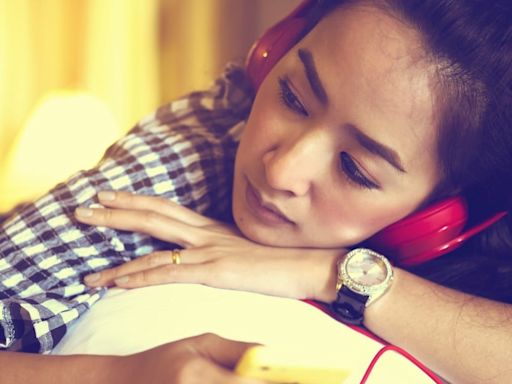 Study Buddy (Challenger): Headphones and heartbreak: study reveals why we enjoy listening to sad music