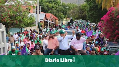Leonel encabeza marcha-caravana en apoyo a candidatos congresuales en el sur