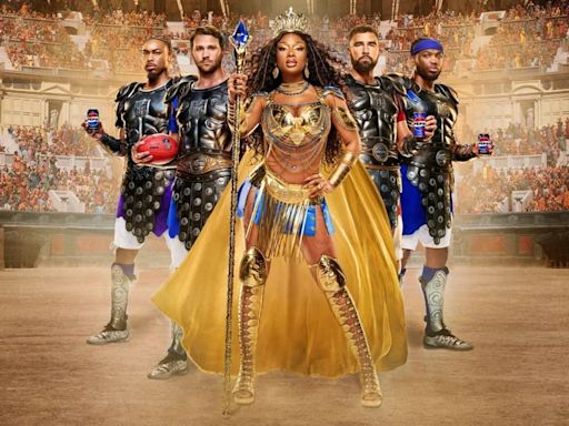 Megan Thee Stallion se unió a Travis Kelce y otras estrellas del fútbol en un comercial que anuncia el regreso de la NFL