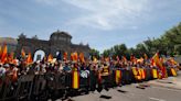 Miles de personas protestan contra la amnistía y el Gobierno de Sánchez en un acto del PP en Madrid