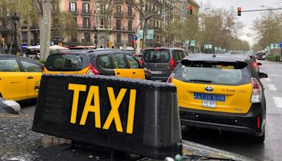 Un peatón resultó herido tras ser atropellado por un taxi sin conductor