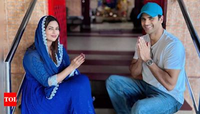 Divyanka Tripathi and Vivek Dahiya visit temple to seek blessings after the former’s recovery from an accident - Times of India