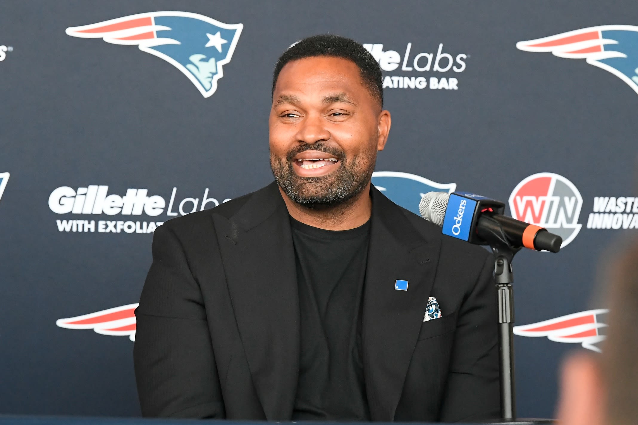 Vibe in Patriots locker room has completely changed under Jerod Mayo