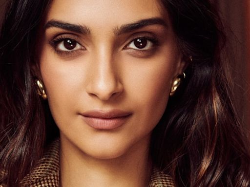 Sonam Kapoor continues to lend her support as brand ambassador for options market, ‘Word To Screen’ at MAMI Mumbai Film Festival