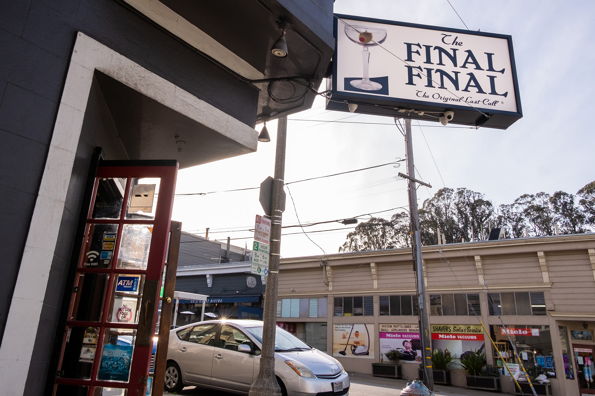 Family sells legendary San Franicsco sports bar, leaves state