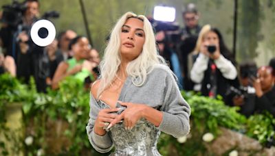 Kim Kardashian y el problema de su cintura irreal en la Gala MET