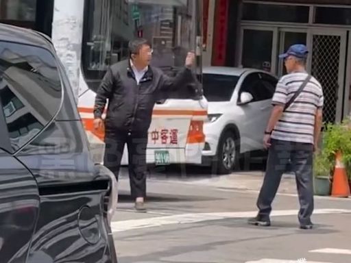 乘客拍打公車門引爆衝突 司機糗了！這行為恐罰3.6萬｜壹蘋新聞網