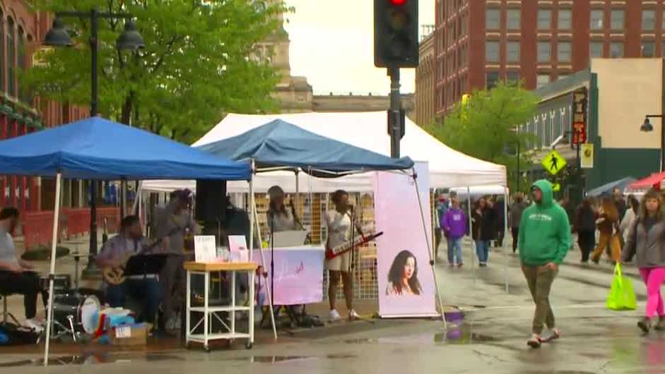 Des Moines Farmers' Market open after weather delays