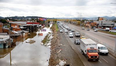 Alagada, maior rodovia do Brasil vive estrangulamento no RS e tem duplicação questionada