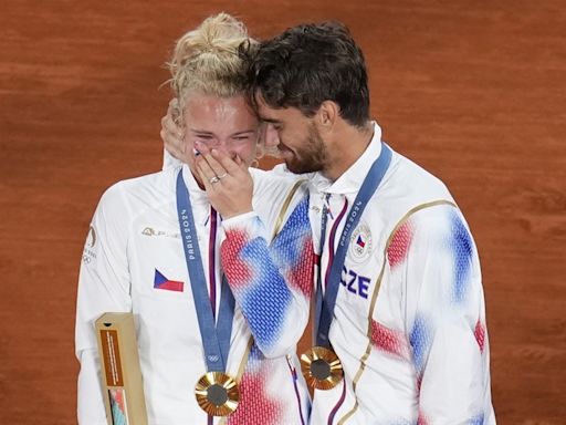 巴黎奧運網球混雙捷克情侶檔摘金 默契十足打敗中國組合
