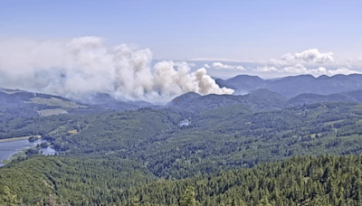 Sooke Potholes closed as crews battle out-of-control wildfire - BC | Globalnews.ca