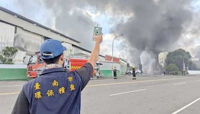 山上區工廠火災黑煙污染物逸散 南市環保局採樣監測空品若違法告發裁罰